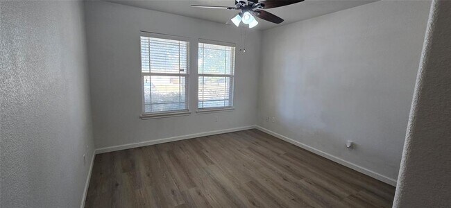 Building Photo - 606 Lakemont Dr