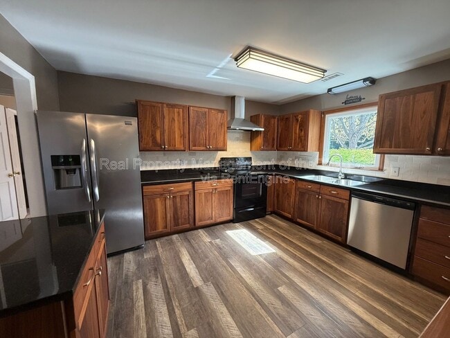 Foto del edificio - 916 Spring Hill Ct