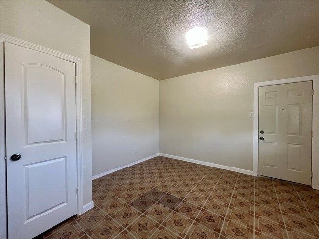 Foto del edificio - 2705 Lorraine St