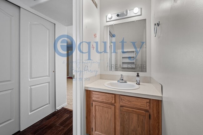 Foto del edificio - 703 Ry Ln