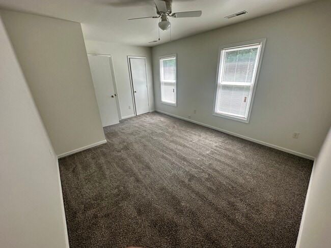 Building Photo - 15210 Broadwater Ct