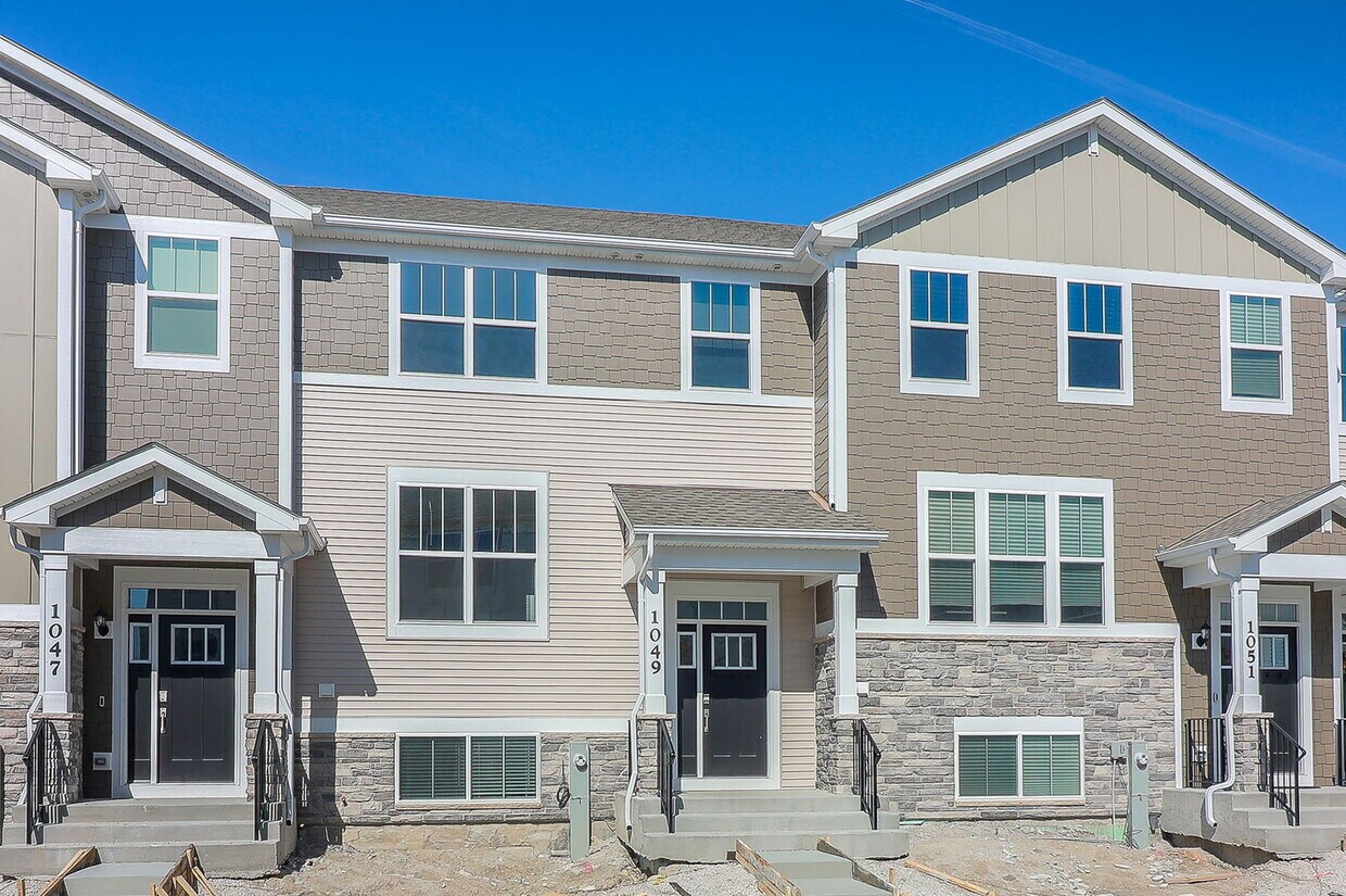 1049 Atterberg Rd, South Elgin, IL 60177 Townhome Rentals in South