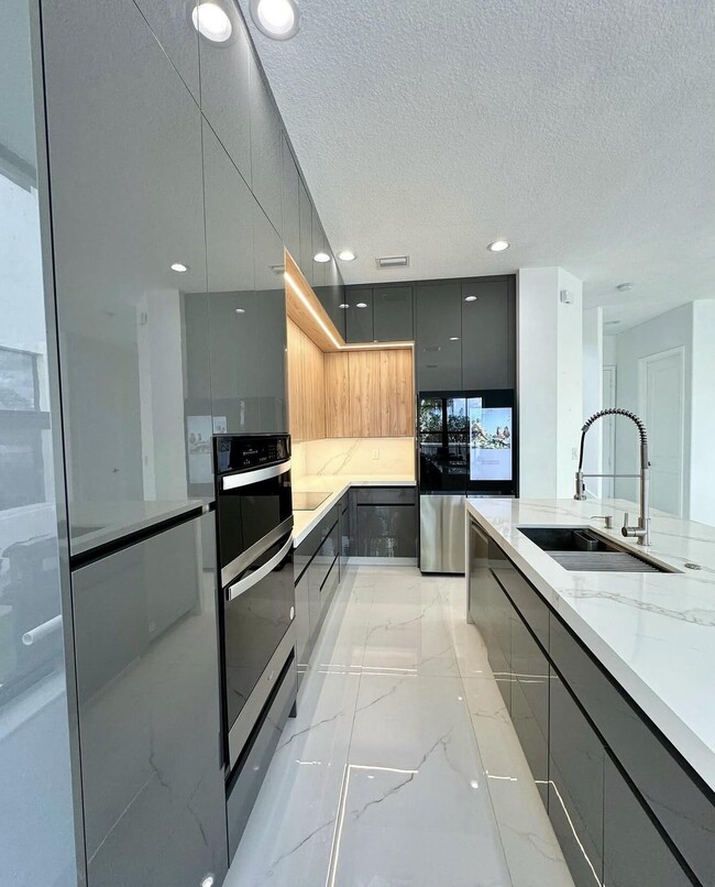 Foto del edificio - 9909 W 32nd Ln