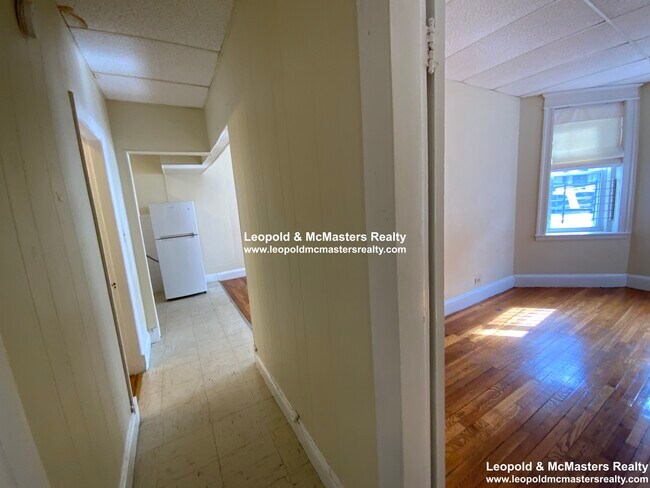 Building Photo - 217 Kelton St