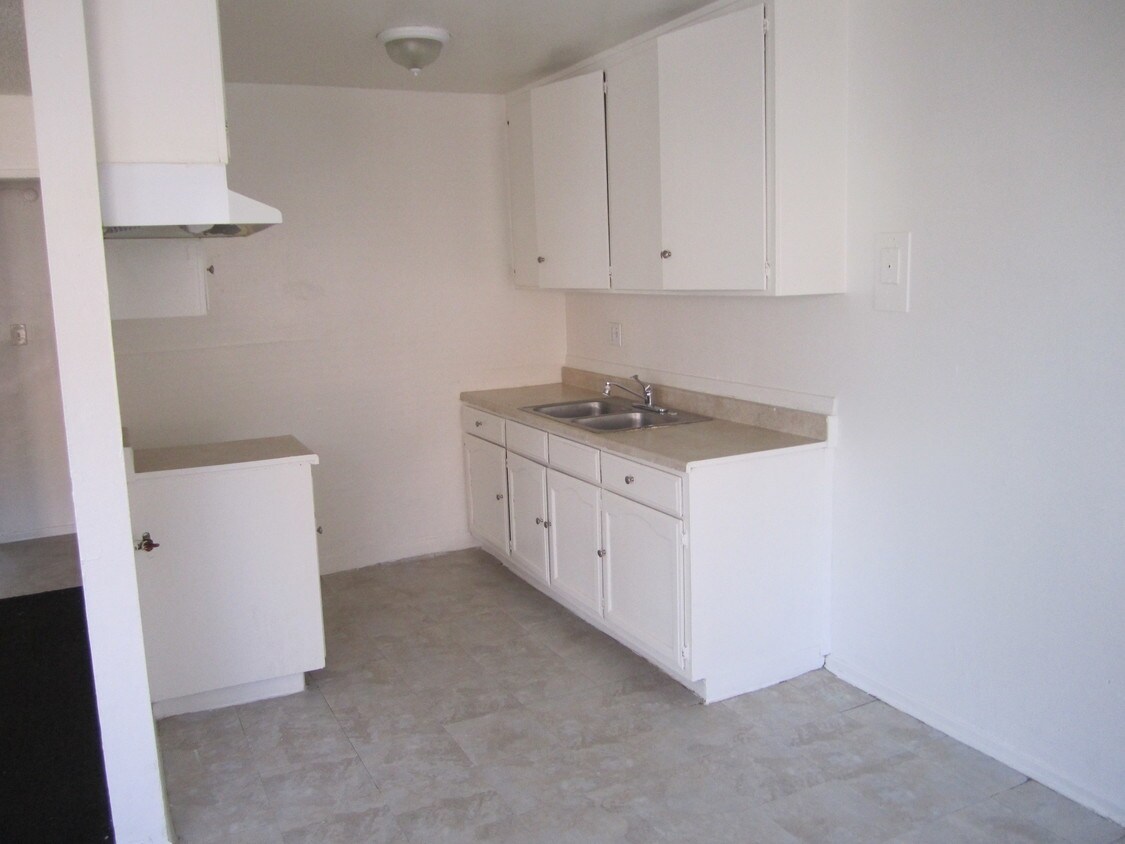 Foto principal - 912 W 69th St