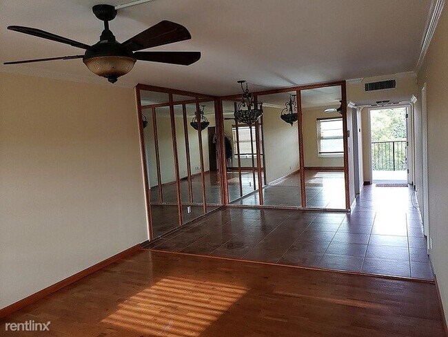 Foto del edificio - 2900 N Palm Aire Dr