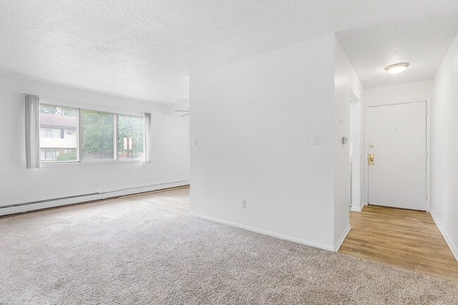 Building Photo - Hillcrest Club Apartments