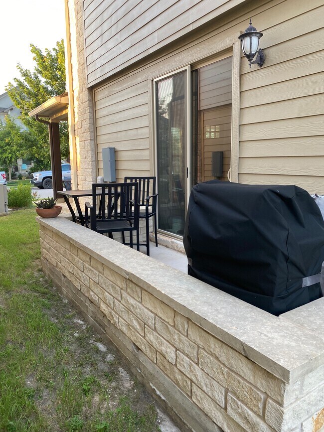 Side patio w/ hook up for a gas grill - 133 Buckthorn Dr