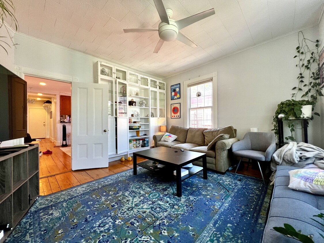 Primary Photo - 184 Otis St
