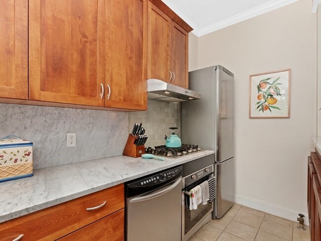 Building Photo - 340 Tappan St