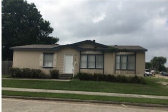 Building Photo - 12011 Greensbrook Forest Dr