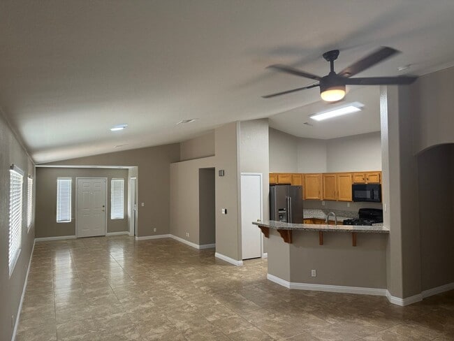 Building Photo - Single Story, 3BR, 2CRG