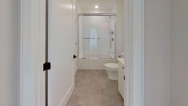 Building Photo - Perfect Warren St. 5-Bed Available