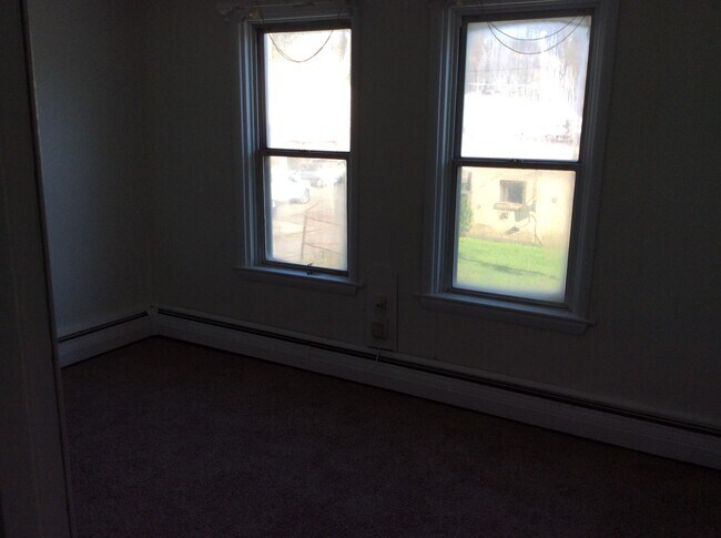Building Photo - 504 S Vine St