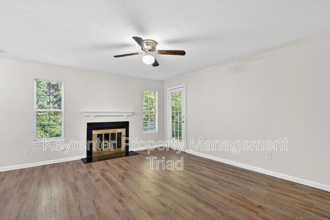 Foto del edificio - 2219 New Garden Rd