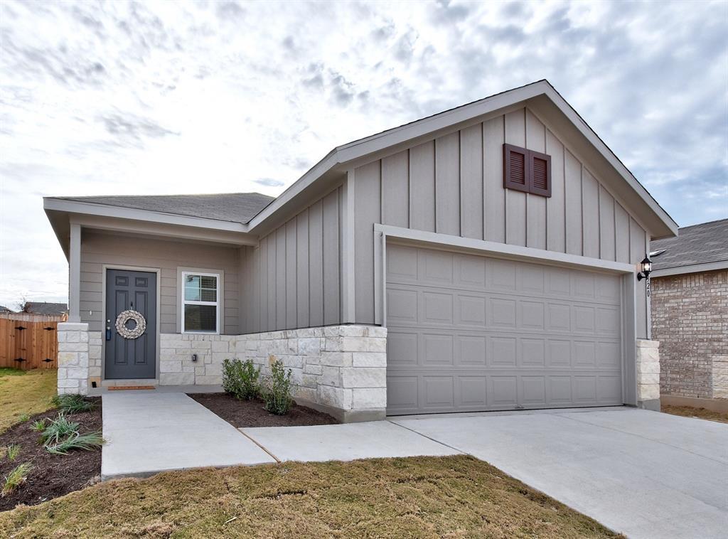 Primary Photo - 320 Thornless Cir