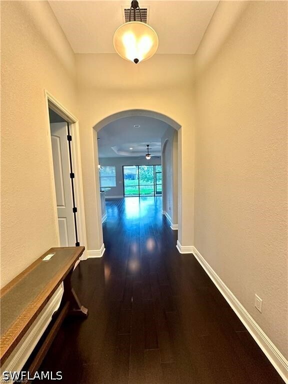 Foto del edificio - 1581 Serrano Cir