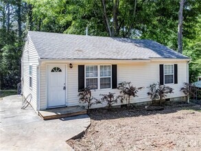 Building Photo - 2053 White Oak Cir