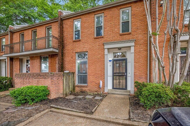 Foto del edificio - 1694 Belvedere Ct