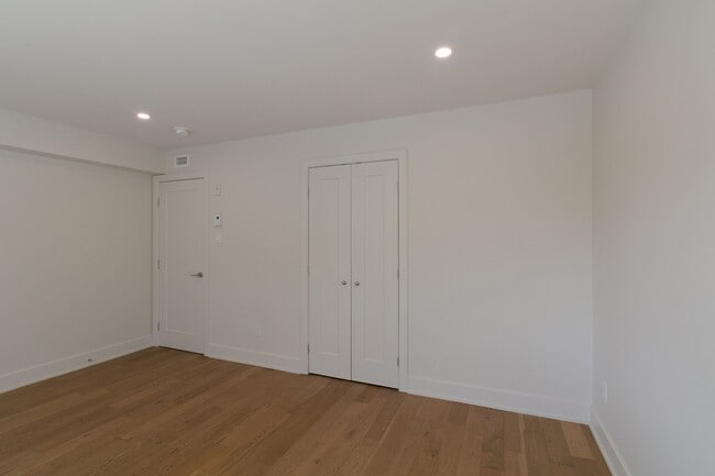 Building Photo - 37 Roosevelt Ave