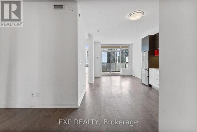 Photo du bâtiment - 36 Park Lawn Rd