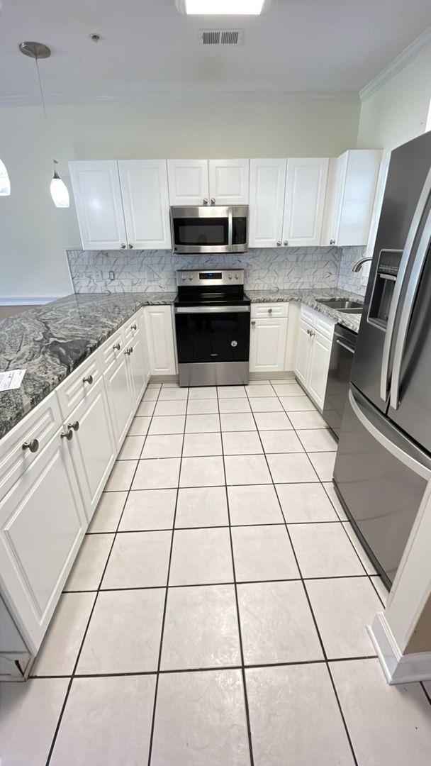 Foto del edificio - Updated 2 bedroom/2 bath unfurnished condo...