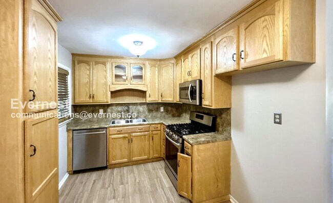 Foto del edificio - 901 Hagwood Rd