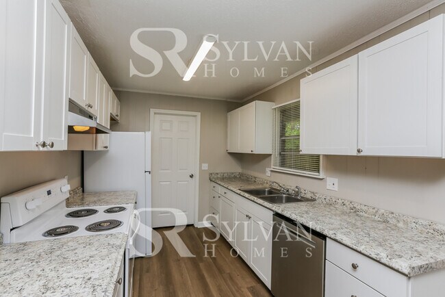 Foto del edificio - Step into this stunning 3-bedroom, 2-bathr...