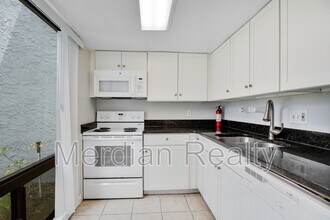 Building Photo - 10 Sheoah Blvd