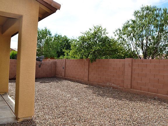 Building Photo - Beautiful 4 Bedroom Family Home