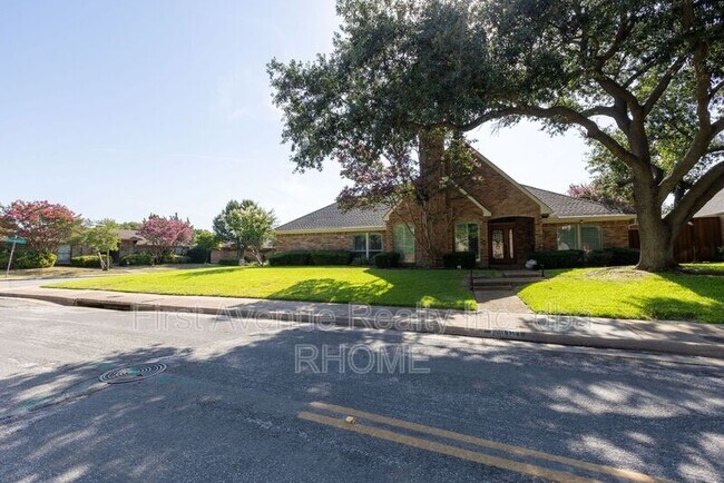 Foto del edificio - 16121 Shadybank Dr