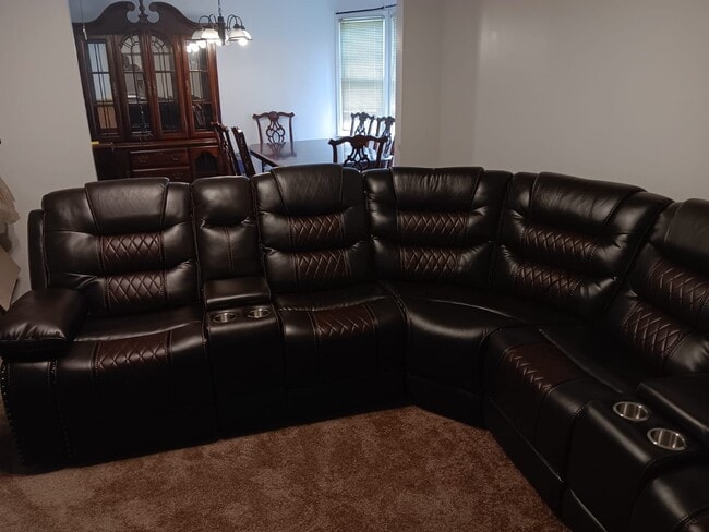 Foto del edificio - 742 Redland Dr