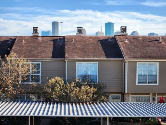 Photo - Beautiful 2 bedroom / 1 bath on second floor with gorgeous Houston skyline views. Stainless steel... House