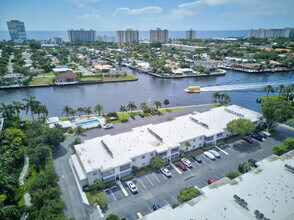 Building Photo - 6515 Bay Club Dr