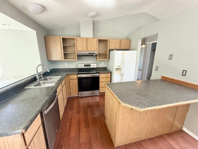 Foto del edificio - 1241 Lansing Ave W