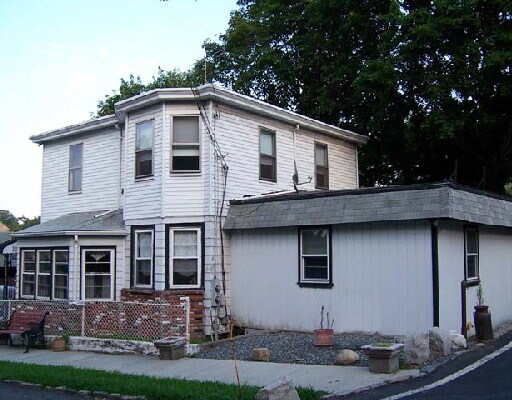 Primary Photo - 22 Sterling Ave