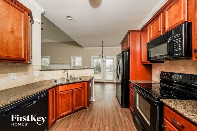 Building Photo - 8705 Highlands Dr