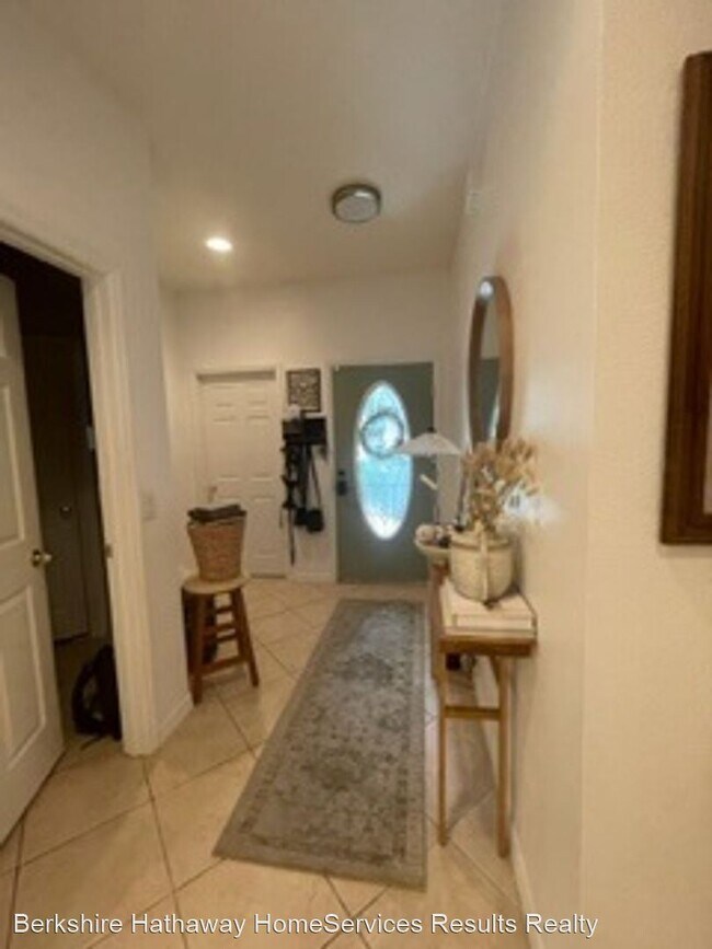 Building Photo - 3 br, 2.5 bath House - 1124 Travertine Ter...