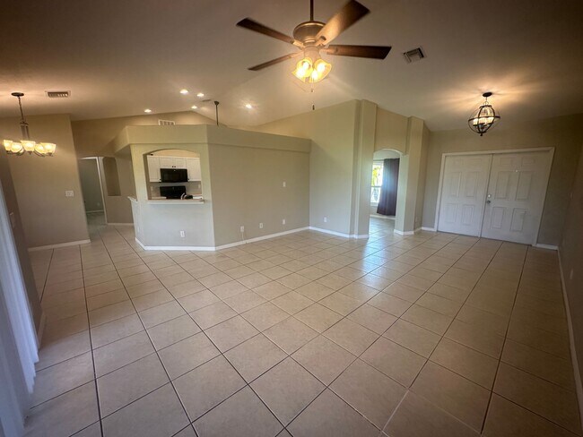 Foto del edificio - 4 Bedroom plus Den - 2 Bathrooms - 2 Car G...