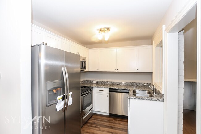 Building Photo - One-level living 3 BR, 1.5 BA home