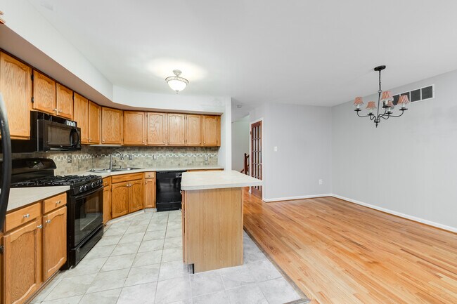 Building Photo - 205 Georgetowne Ct