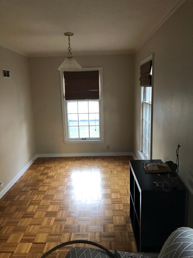 Dinning area 1104 - 1100 S 37th St