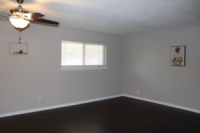 Building Photo - West 3855 - a Warner Alan Property