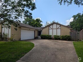 Building Photo - 7210 Thicket Trail Dr