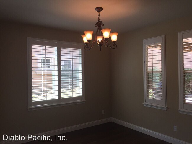Building Photo - 4 br, 4 bath House - 5757 Tan Oak Dr