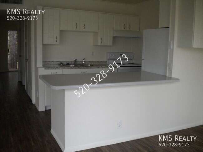 Building Photo - 2 Bedroom 1 Bath- 9161 E Broadway Blvd Uni...