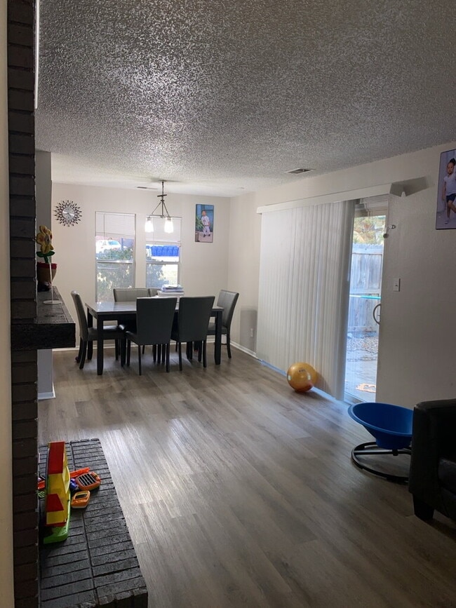 Photo - "Charming 3-Bed Gem with 2 Bathrooms in Greenwood Village – Your Cozy 1199 Sq Ft Retreat!" Apartment