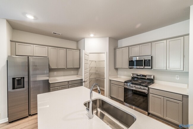 Building Photo - 14976 Greenleaf Dr