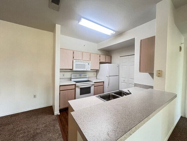 Foto del edificio - Awesome apartment at Cypress fairway!