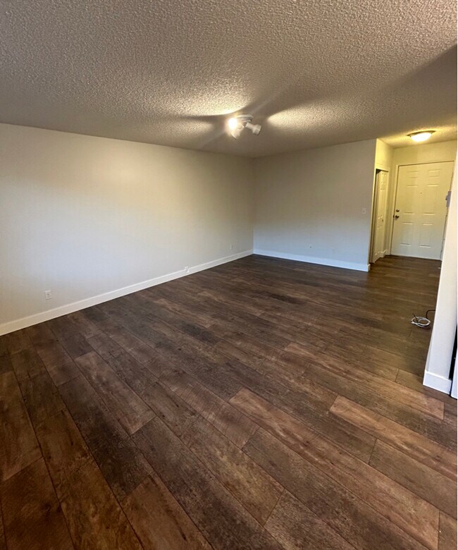 Foto del edificio - 740-750 W Powell Blvd